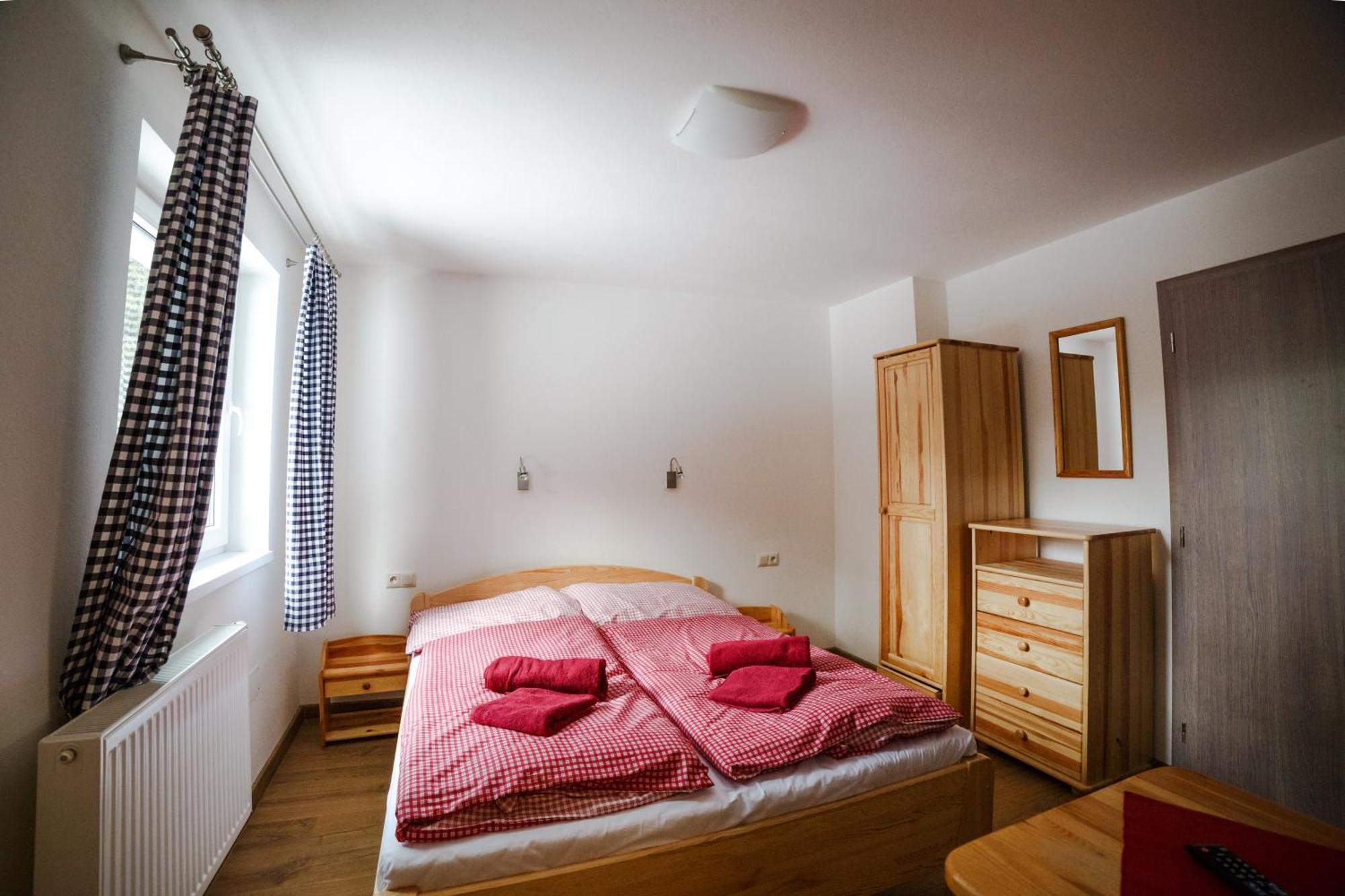 Apartments Kvasnicnik デマノブスカ・ドリーナ 部屋 写真