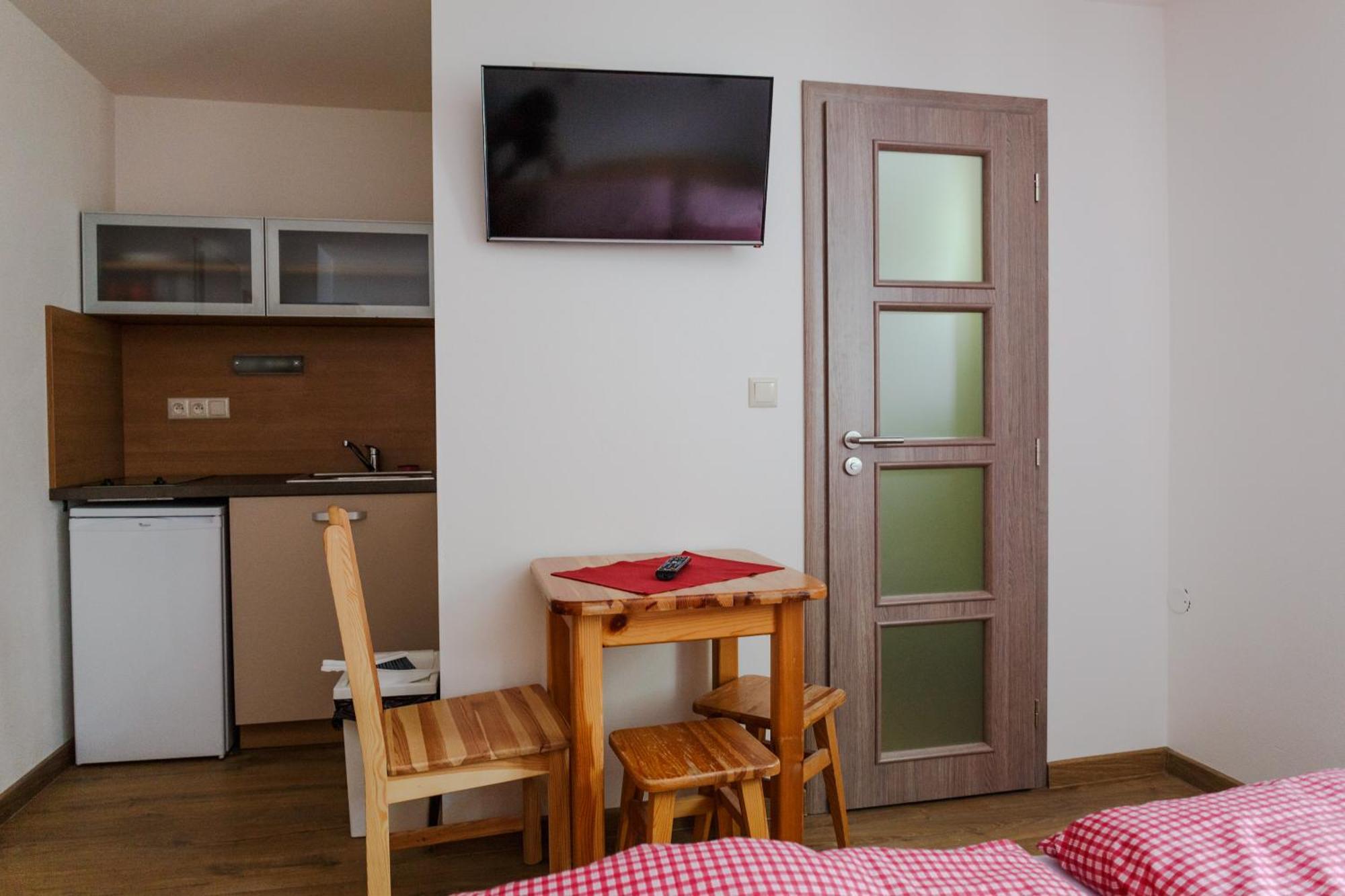 Apartments Kvasnicnik デマノブスカ・ドリーナ 部屋 写真