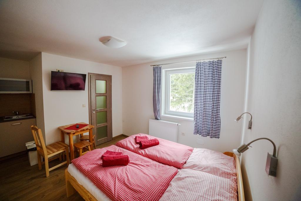 Apartments Kvasnicnik デマノブスカ・ドリーナ エクステリア 写真